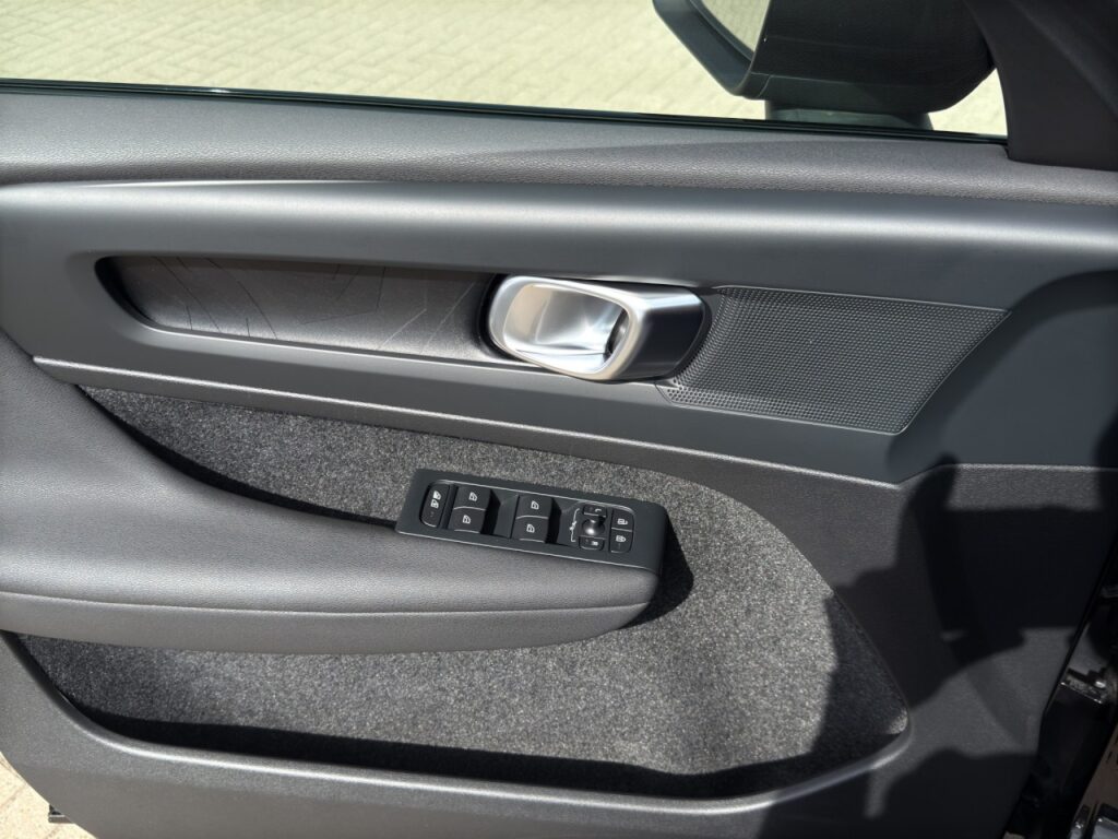 Volvo C40 Twin Pure Electric AWD Plus/Pano/SHZ/LHZ/20Z – Bild 12