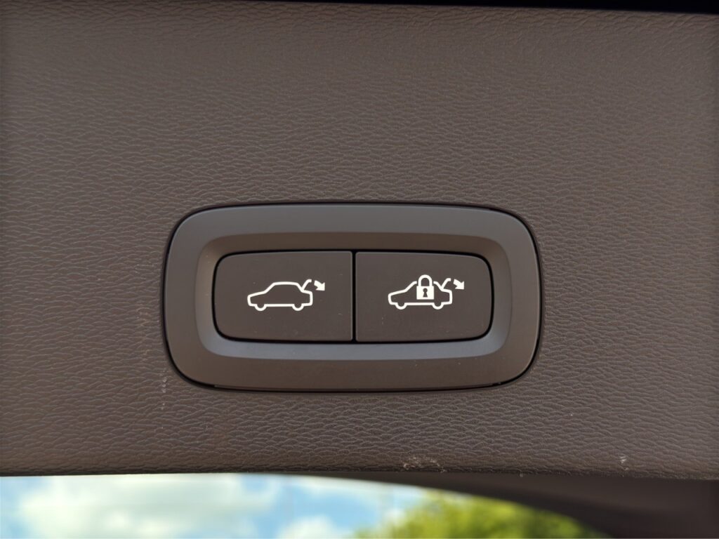 Volvo C40 Twin Pure Electric AWD Plus/Pano/SHZ/LHZ/20Z – Bild 17