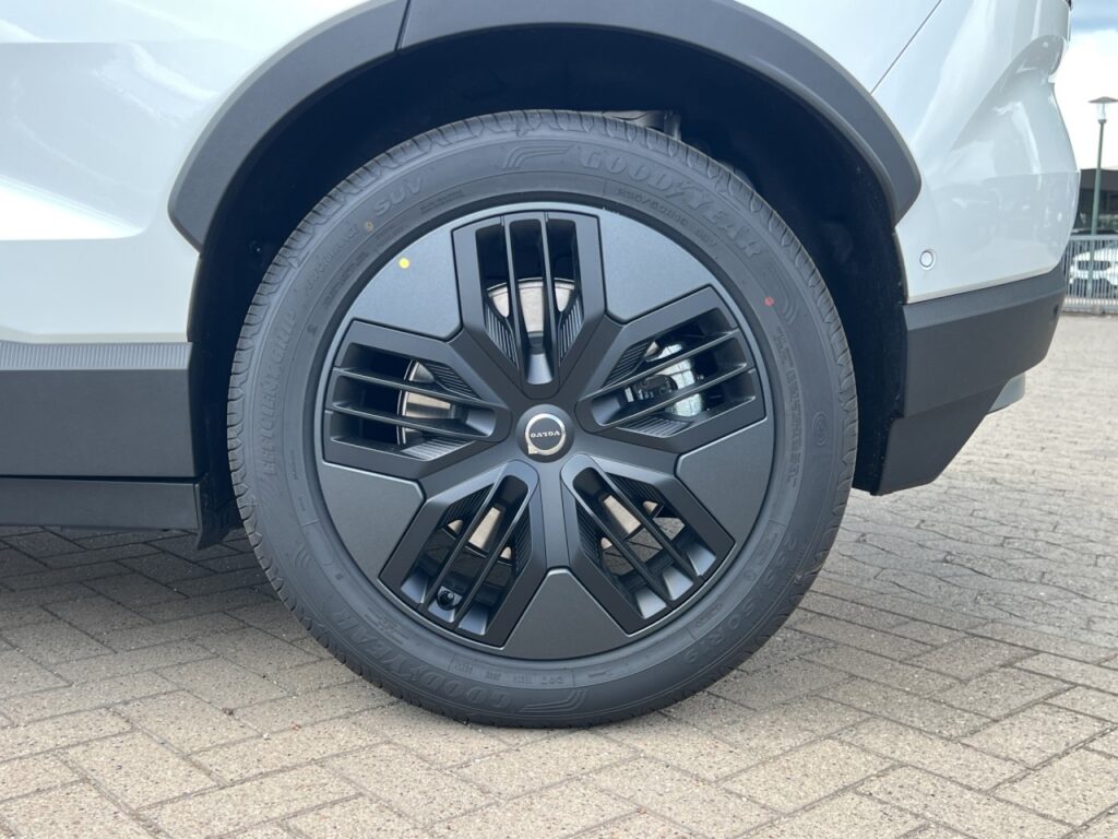 Volvo EX30 Cross Country Twin Performance AWD Ultra – Bild 16