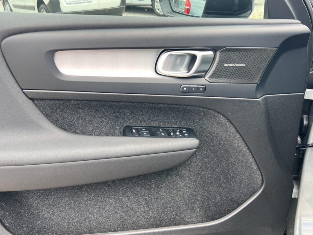 Volvo XC40 B3 Plus Dark Ganzjahresreifen / 360 Grad – Bild 12