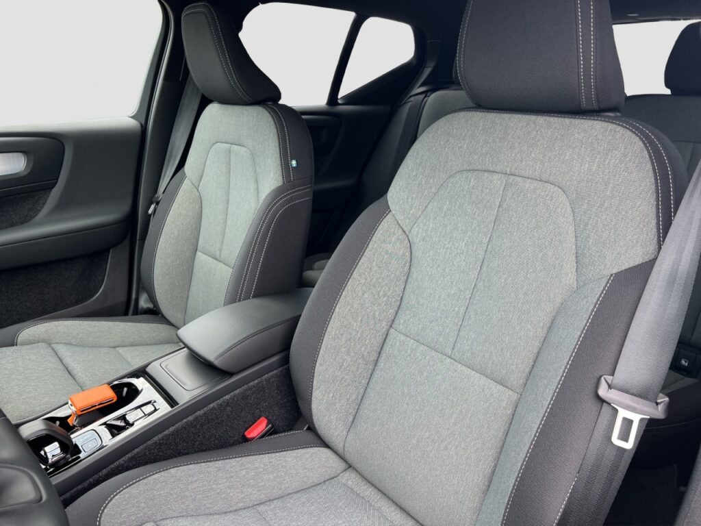 Volvo XC40 B3 Plus Dark Ganzjahresreifen / 360 Grad – Bild 13