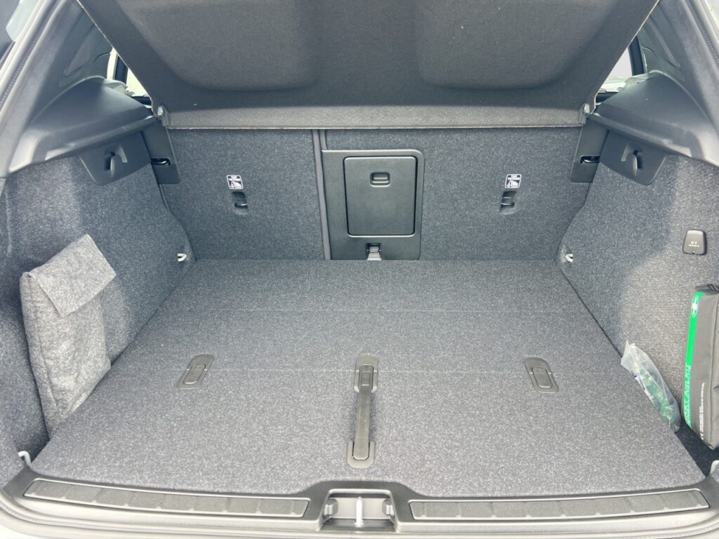 Volvo XC40 B3 Plus Dark Ganzjahresreifen / 360 Grad – Bild 15