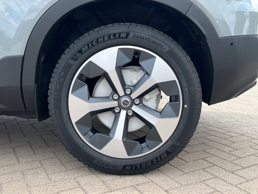 Volvo XC40 B3 Plus Dark Ganzjahresreifen / 360 Grad – Bild 16