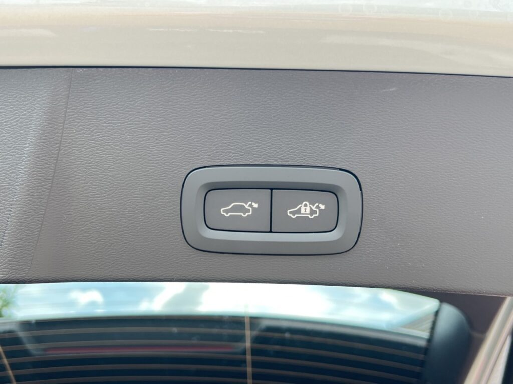 Volvo XC40 B3 Plus Dark Ganzjahresreifen / 360 Grad – Bild 17