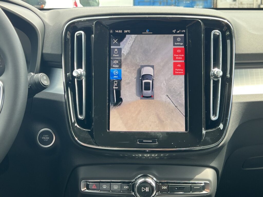 Volvo XC40 B3 Plus Dark Ganzjahresreifen / 360 Grad – Bild 18