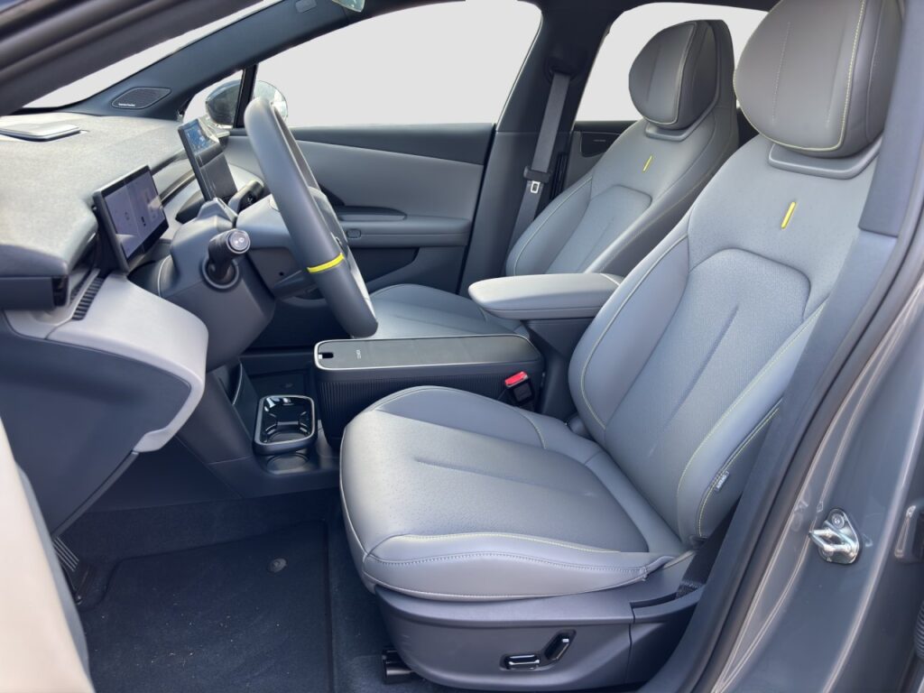 Lynk & Co 02 More / Pano / Harman-Kardon / Selfie-Kamera – Bild 13