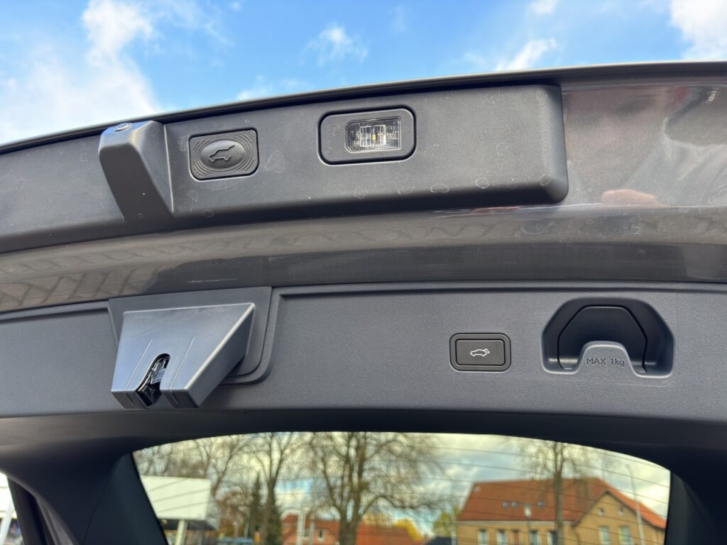 Lynk & Co 02 More / Pano / Harman-Kardon / Selfie-Kamera – Bild 21