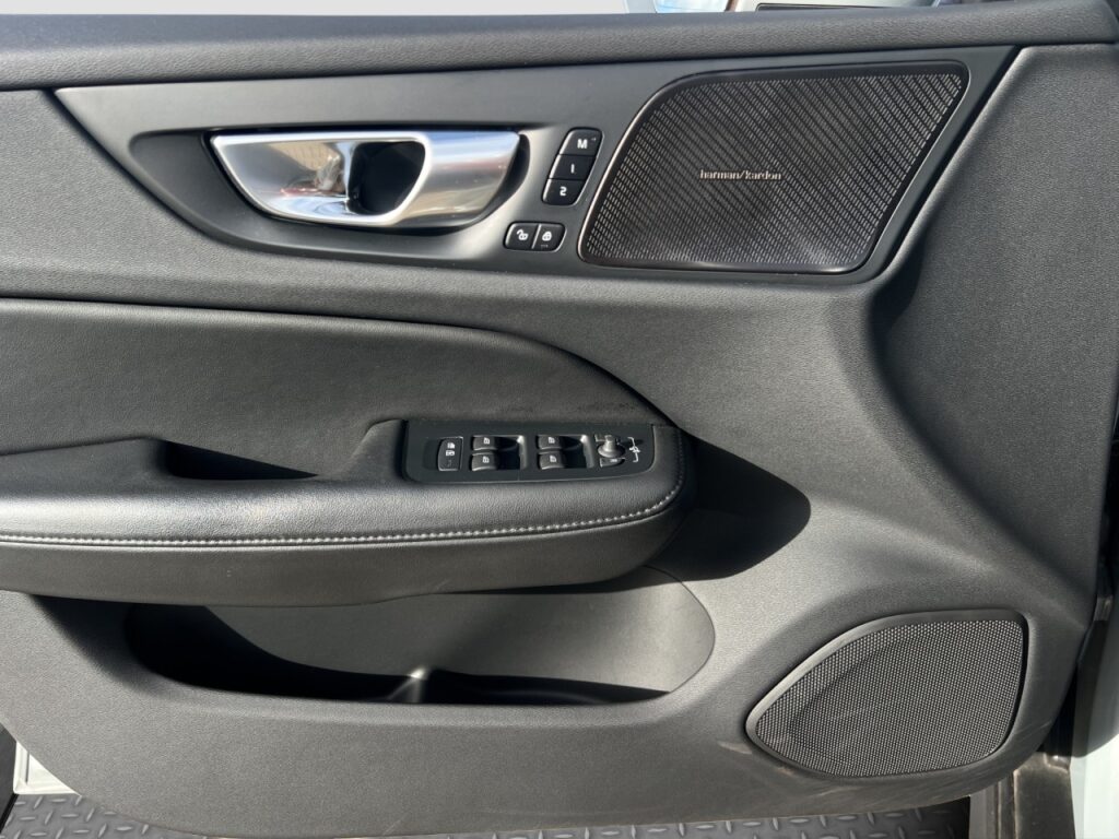 Volvo V60 B4 CC AWD Plus/Navi/LED/FSH/Keyless/LHZ/Kam – Bild 12