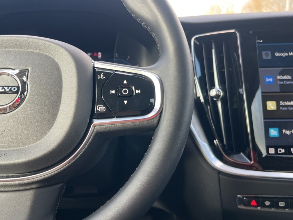 Volvo V60 B4 CC AWD Plus/Navi/LED/FSH/Keyless/LHZ/Kam – Bild 23