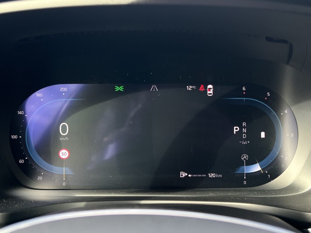 Volvo V60 B4 CC AWD Plus/Navi/LED/FSH/Keyless/LHZ/Kam – Bild 8