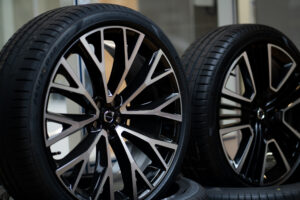 Volvo Alufelgen mit Reifen – Räder/Kompletträder bei Autohaus Erdmannsky in Celle