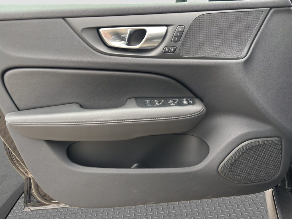 Volvo V60 B4 Cross Country AWD Plus/Keyless/KAM/LHZ – Bild 12