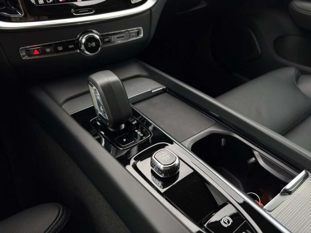 Volvo V60 B4 Cross Country AWD Plus/Keyless/KAM/LHZ – Bild 17