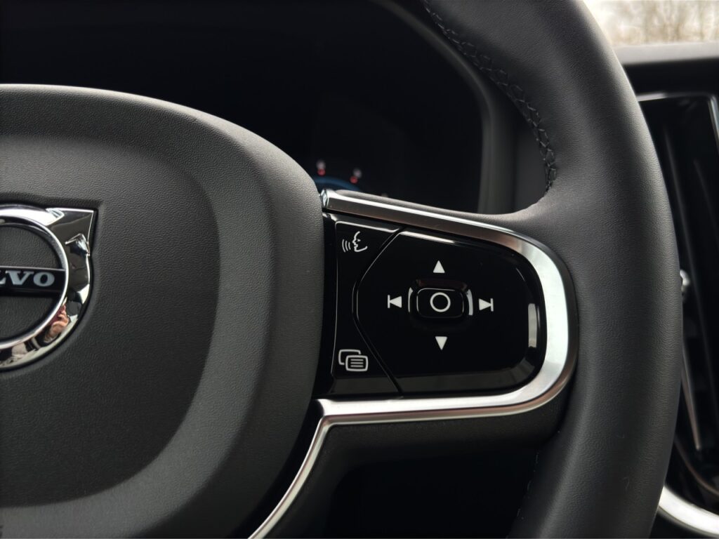 Volvo V60 B4 Cross Country AWD Plus/Keyless/KAM/LHZ – Bild 21