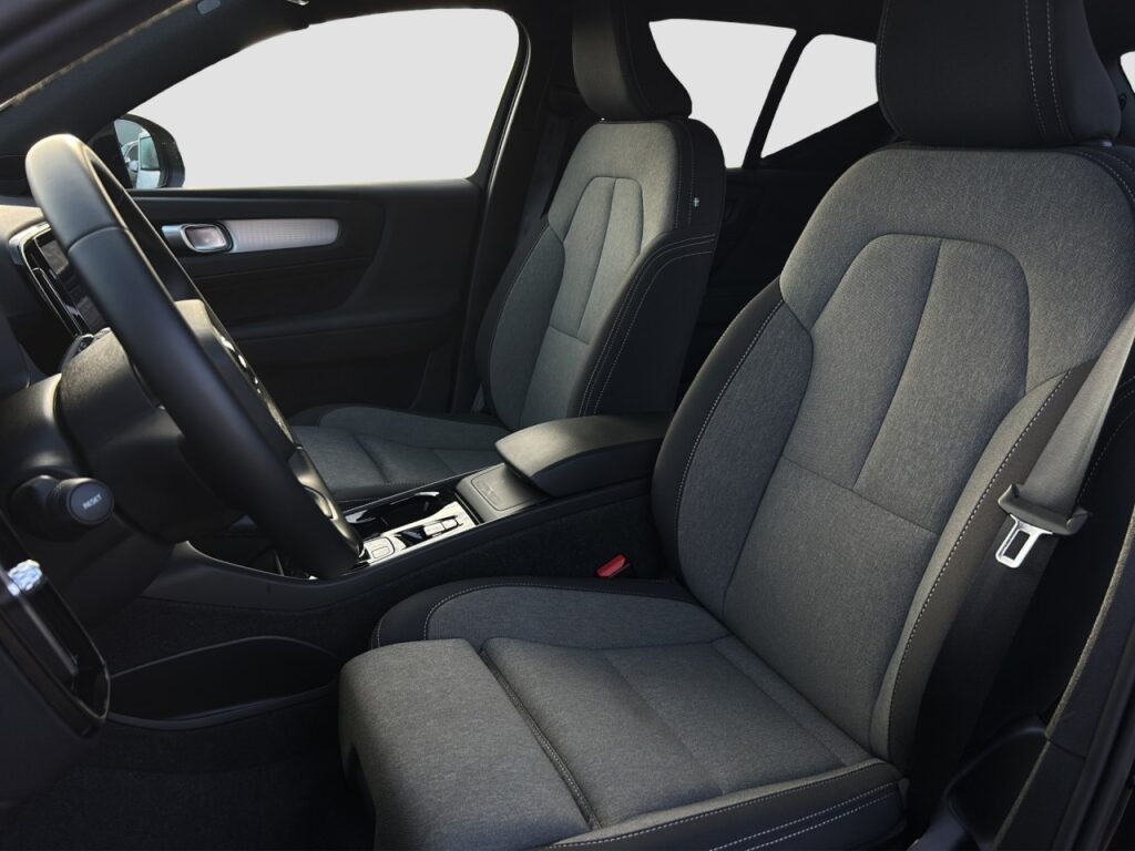 Volvo XC40 B4 Plus Black Edition/Navi/Pano/360K/20Zoll – Bild 13