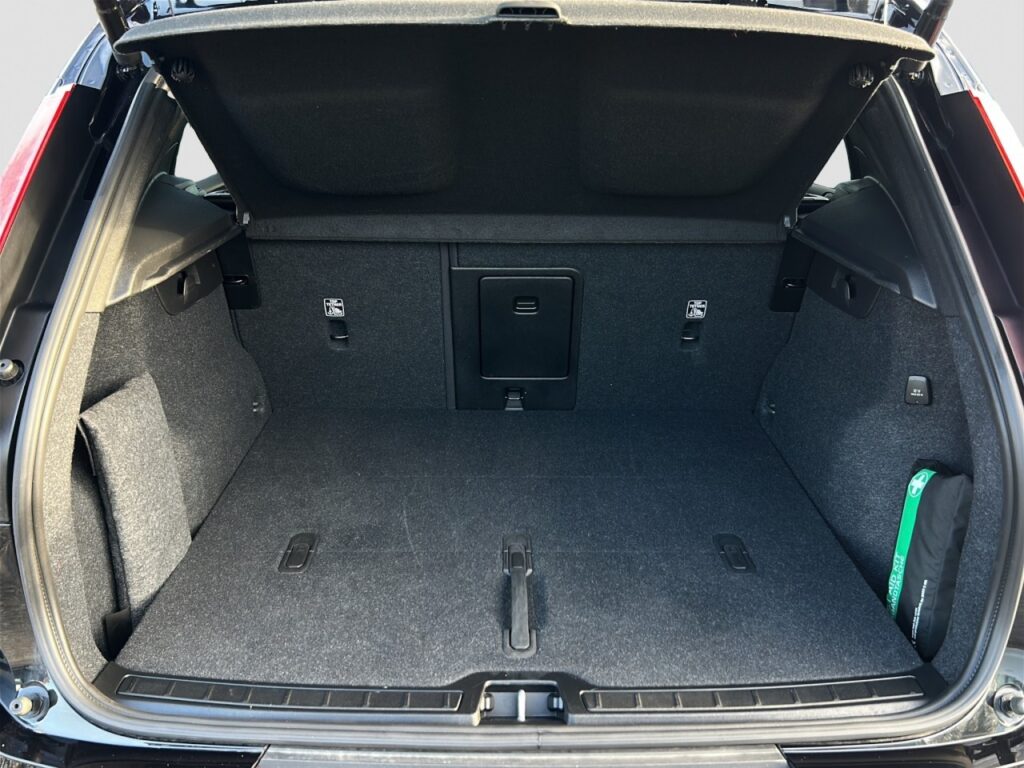 Volvo XC40 B4 Plus Black Edition/Navi/Pano/360K/20Zoll – Bild 16