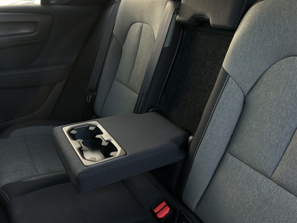 Volvo XC40 B4 Plus Black Edition/Navi/Pano/360K/20Zoll – Bild 19