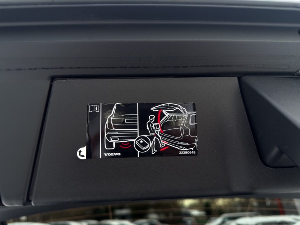 Volvo V90 T6 Plus Dark Plug-In Hybrid AWD/AHK/StHz/360 – Bild 18