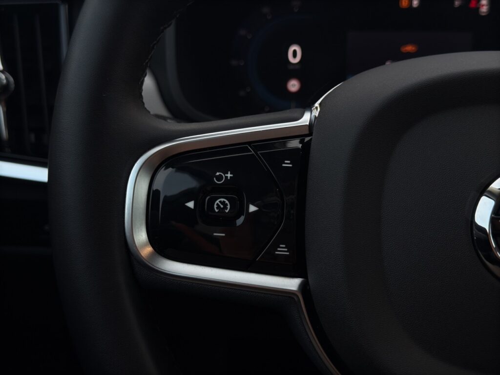 Volvo V90 T6 Plus Dark Plug-In Hybrid AWD/AHK/StHz/360 – Bild 21