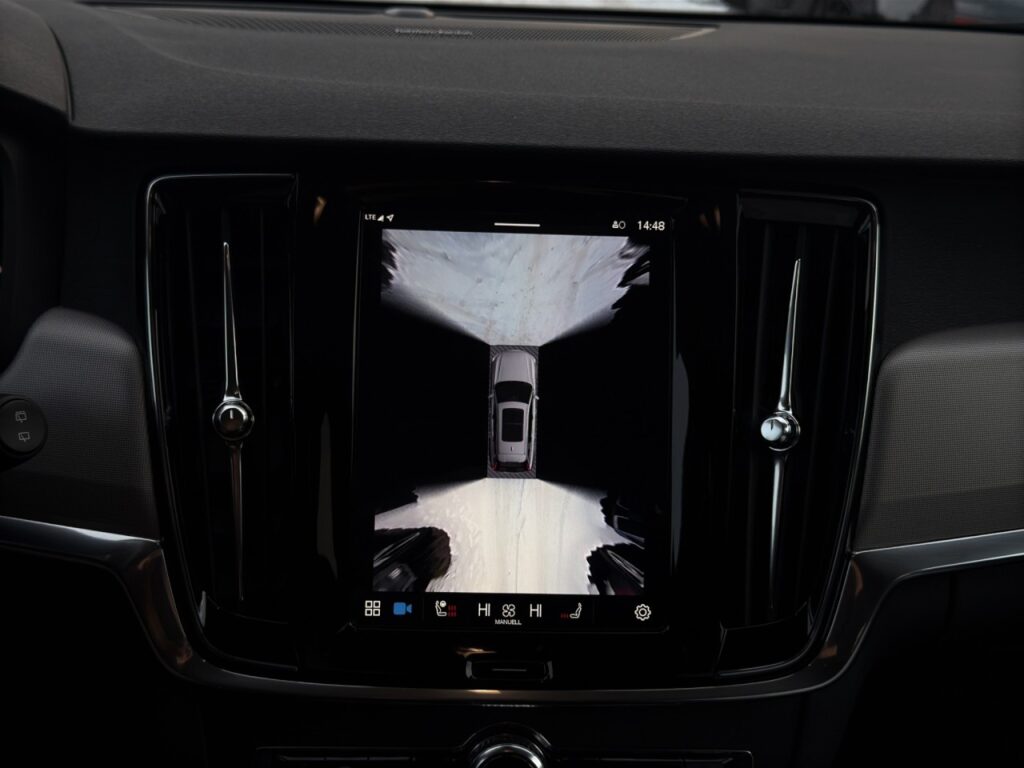 Volvo V90 T6 Plus Dark Plug-In Hybrid AWD/AHK/StHz/360 – Bild 24