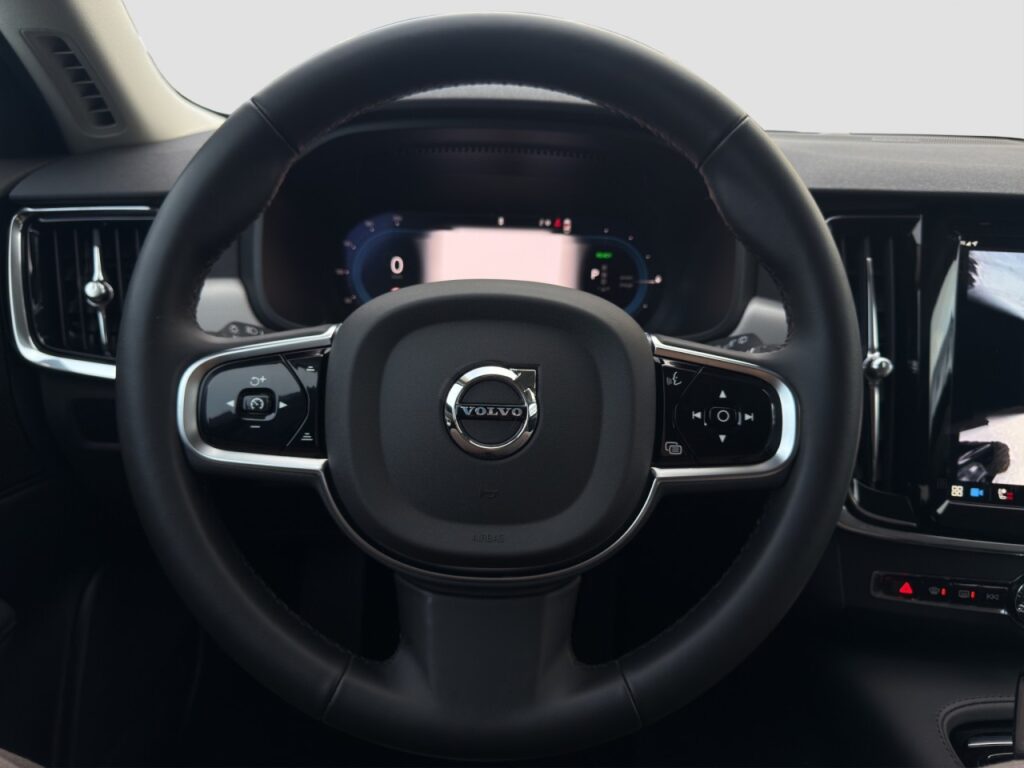 Volvo V90 T6 Plus Dark Plug-In Hybrid AWD/AHK/StHz/360 – Bild 7