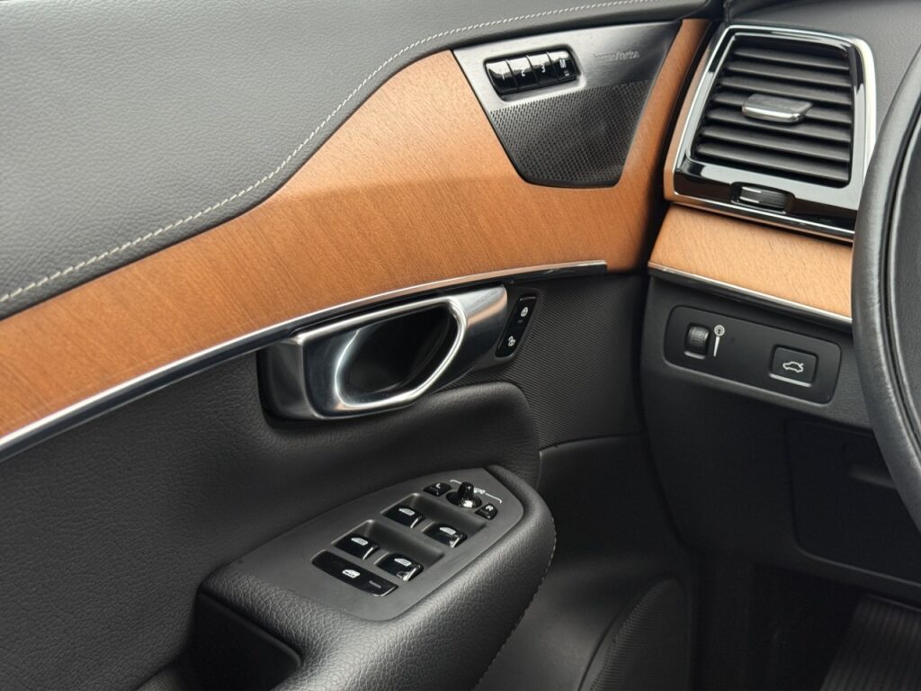 Volvo XC90 B5 Inscription AWD/7-Sitzer/Pano/StHz/360K – Bild 12