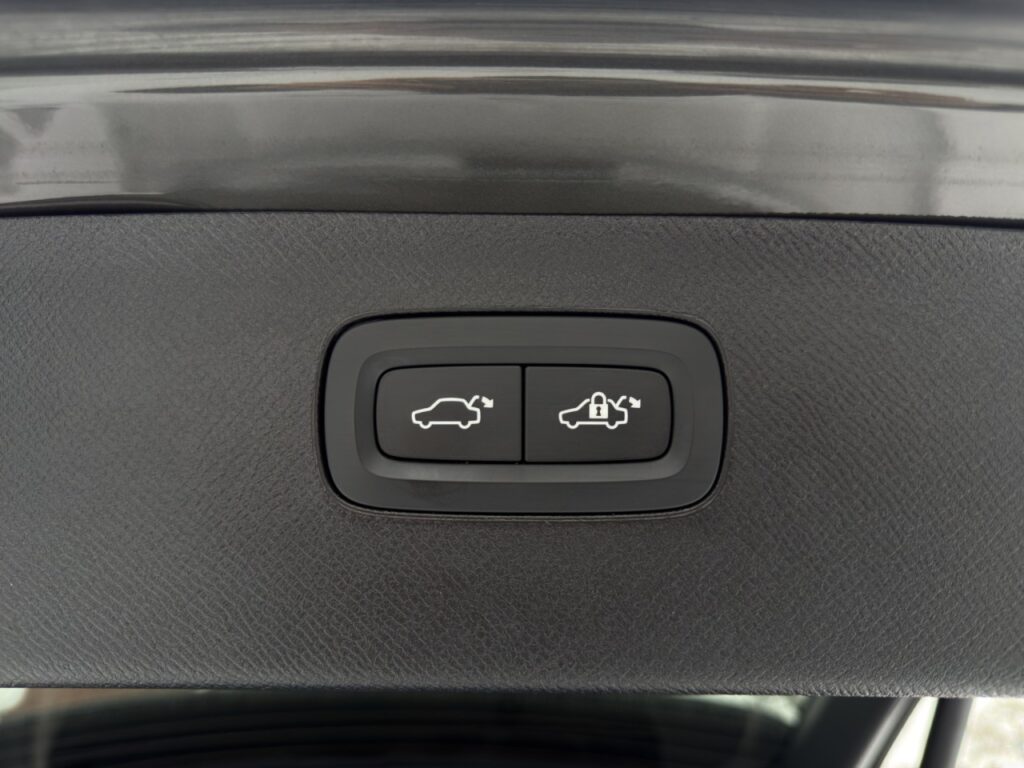 Volvo XC90 B5 Inscription AWD/7-Sitzer/Pano/StHz/360K – Bild 19