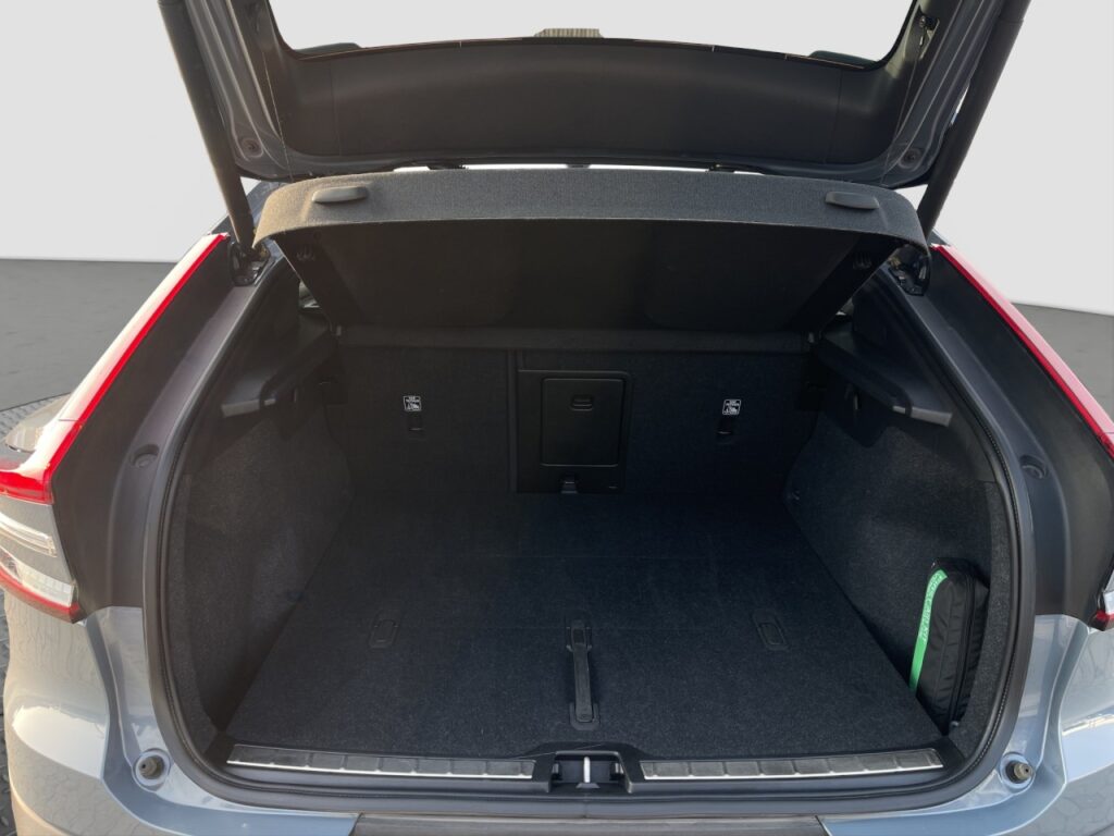 Volvo C40 Plus Twin Pure Electric AWD/Navi/AHK/20Zoll – Bild 16