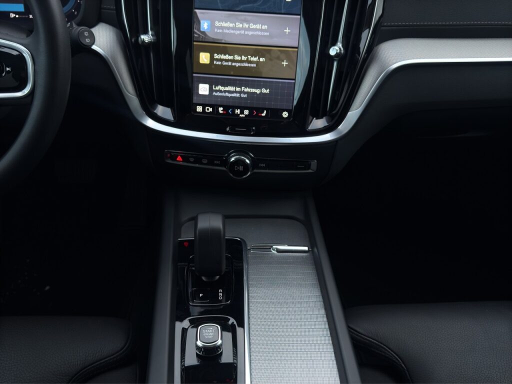 Volvo V60 B4 Ultimate Dark/Navi/LED/Pano/Kam/HuD/B&W – Bild 11