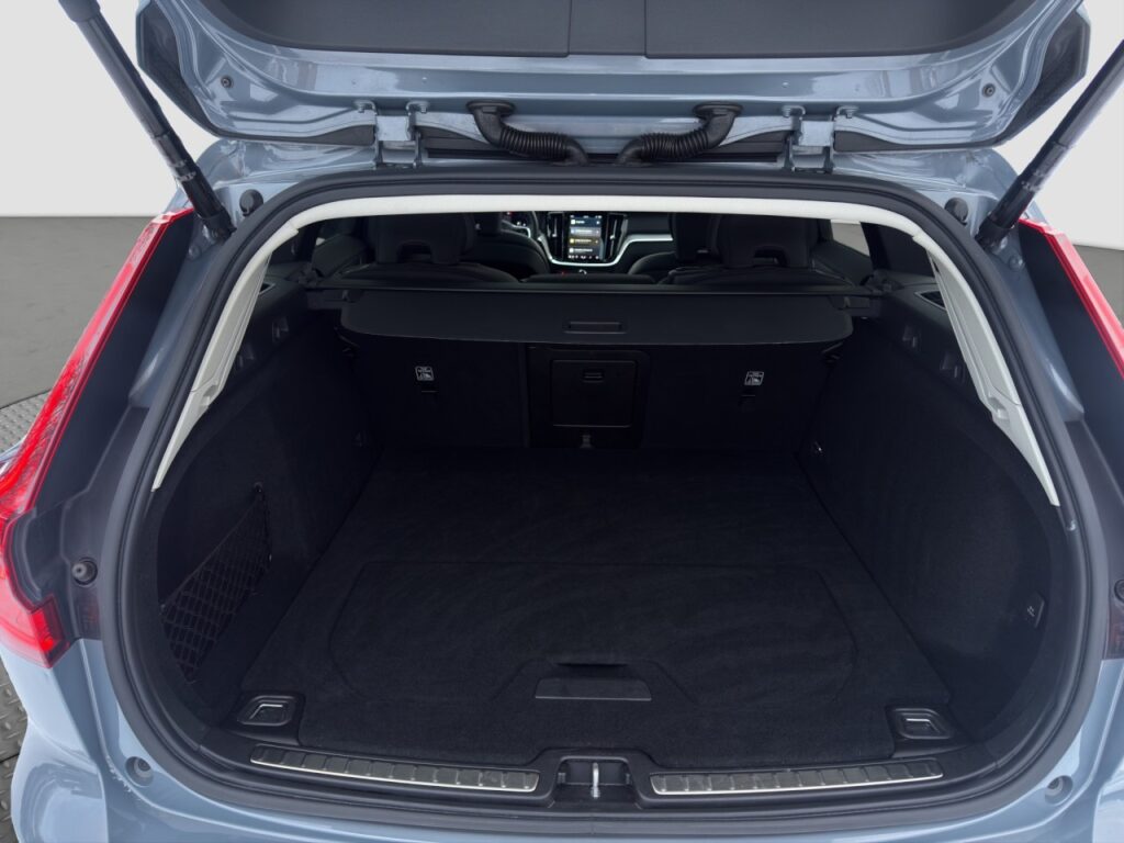 Volvo V60 B4 Ultimate Dark/Navi/LED/Pano/Kam/HuD/B&W – Bild 16
