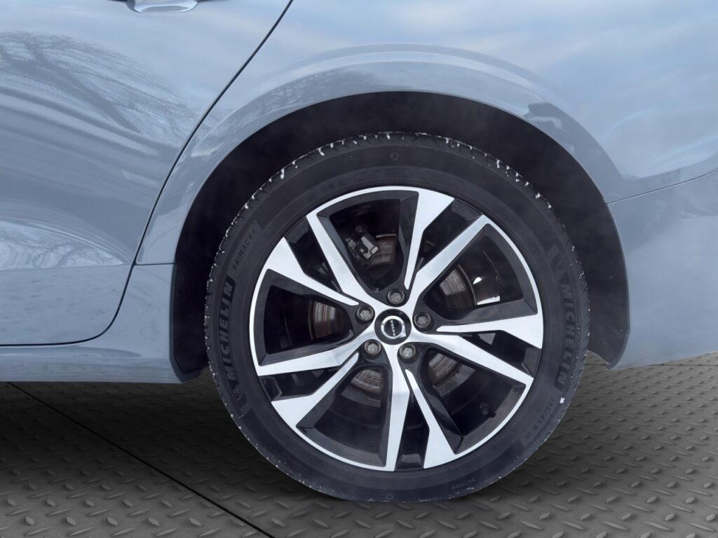 Volvo V60 B4 Ultimate Dark/Navi/LED/Pano/Kam/HuD/B&W – Bild 17