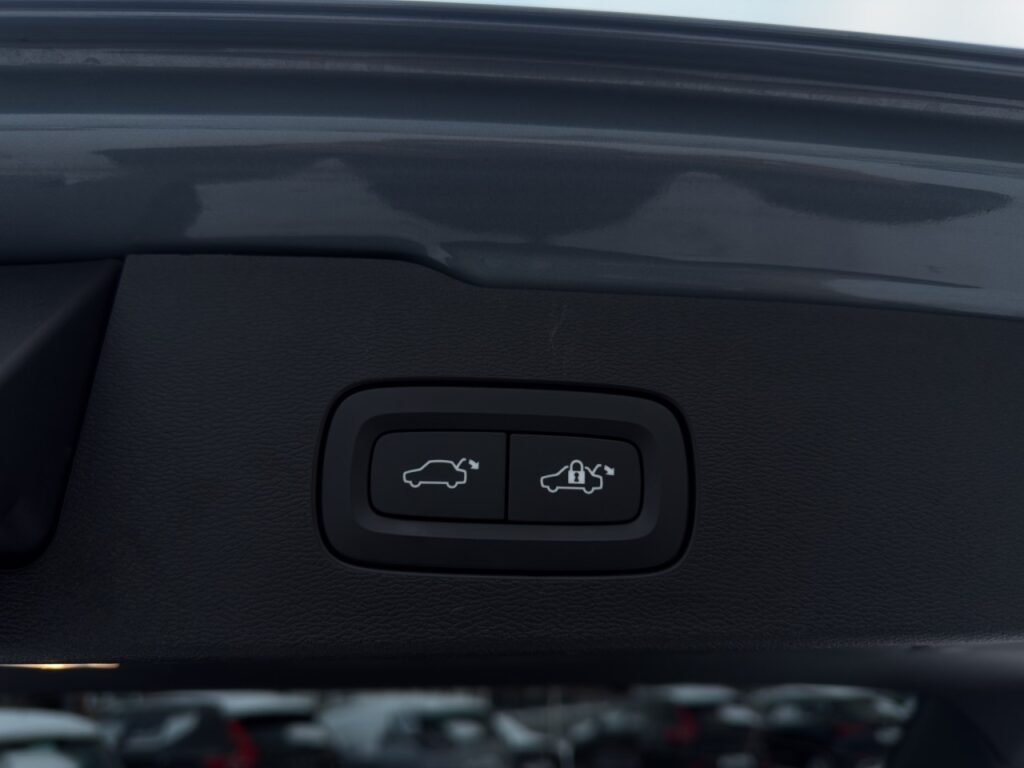 Volvo V60 B4 Ultimate Dark/Navi/LED/Pano/Kam/HuD/B&W – Bild 18