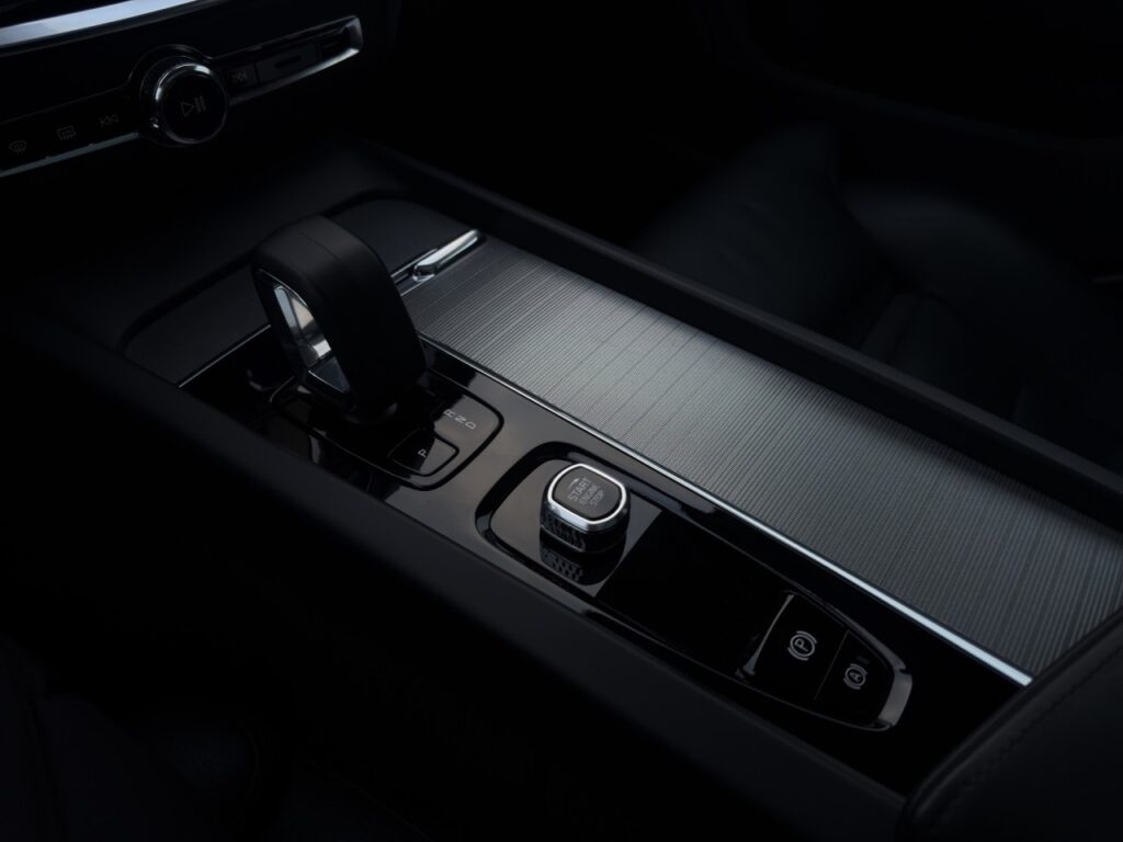 Volvo V60 B4 Ultimate Dark/Navi/LED/Pano/Kam/HuD/B&W – Bild 20