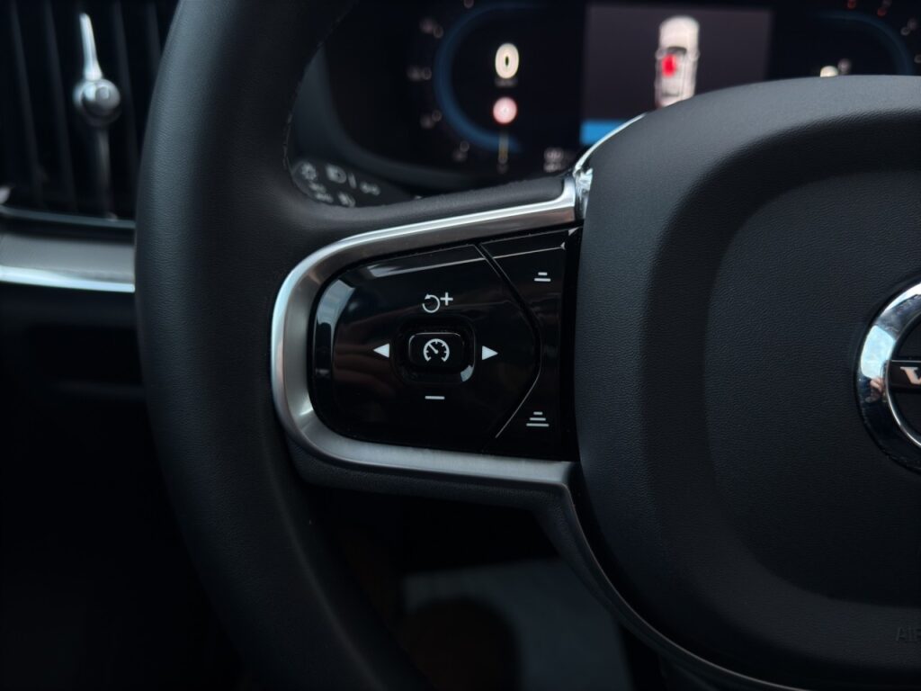 Volvo V60 B4 Ultimate Dark/Navi/LED/Pano/Kam/HuD/B&W – Bild 23