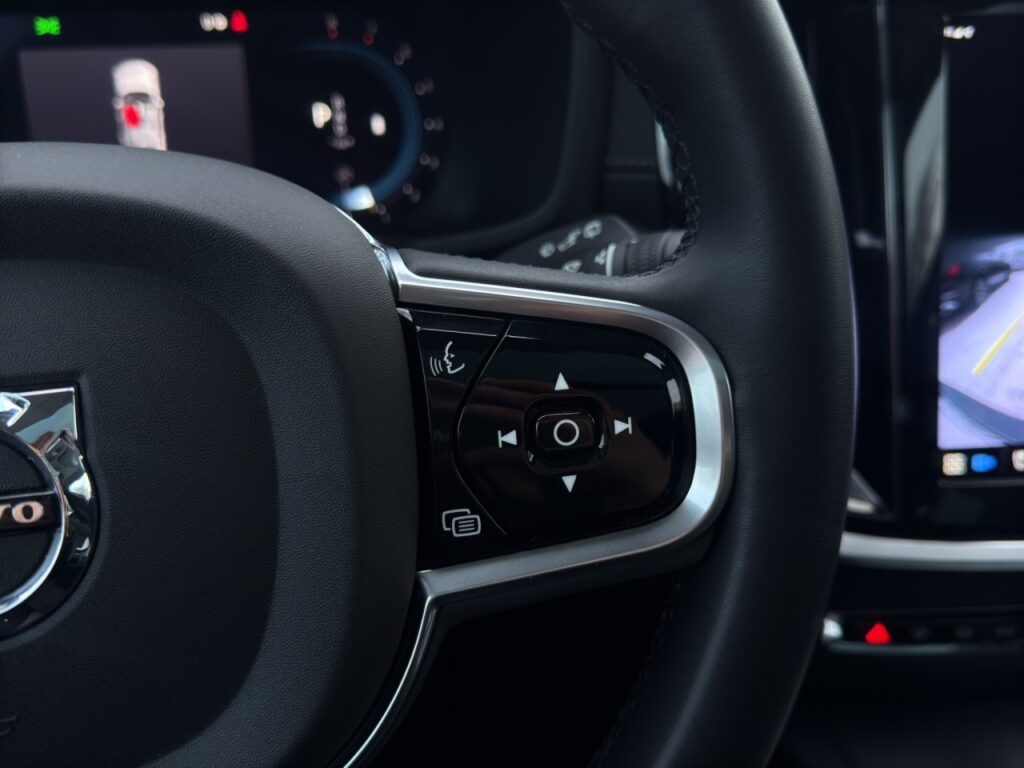 Volvo V60 B4 Ultimate Dark/Navi/LED/Pano/Kam/HuD/B&W – Bild 24