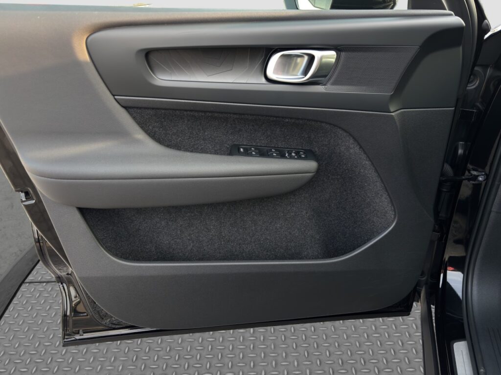 Volvo XC40 P8 Plus Twin Pure Electric AWD/Navi/AHK/GJR – Bild 12