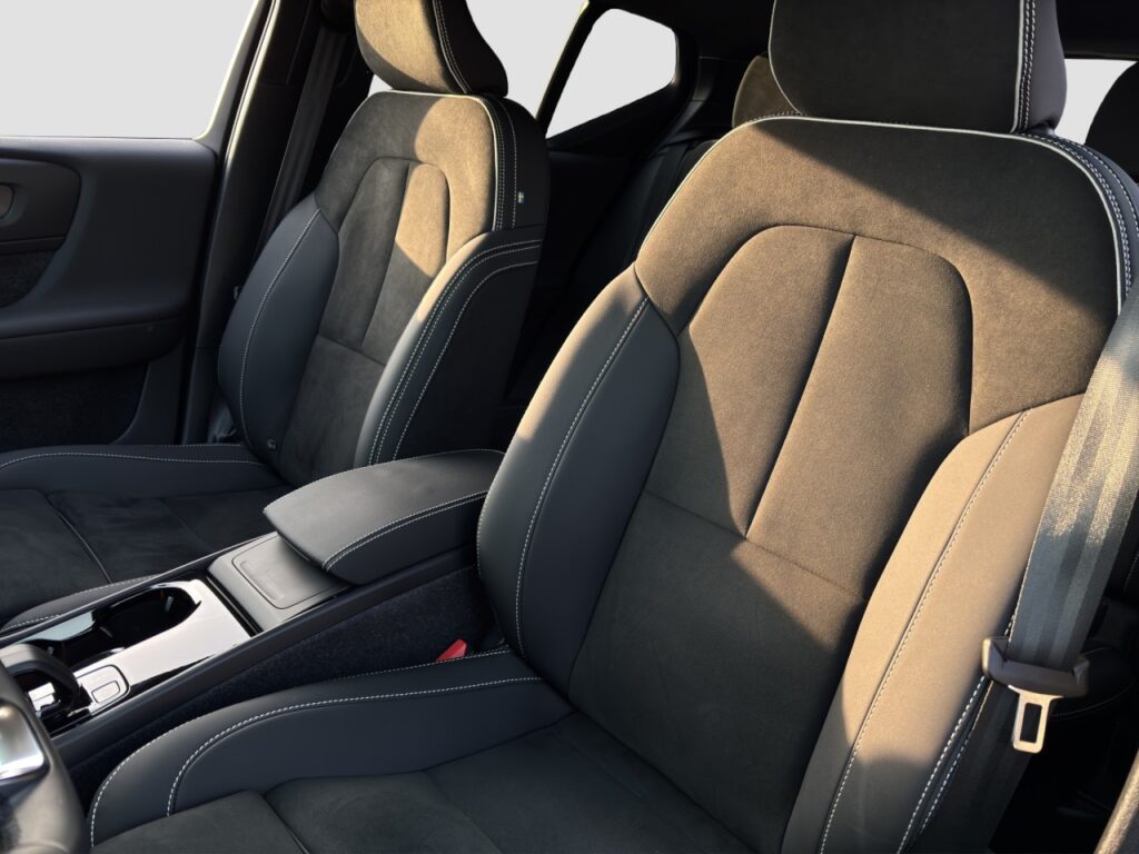 Volvo XC40 P8 Plus Twin Pure Electric AWD/Navi/AHK/GJR – Bild 13