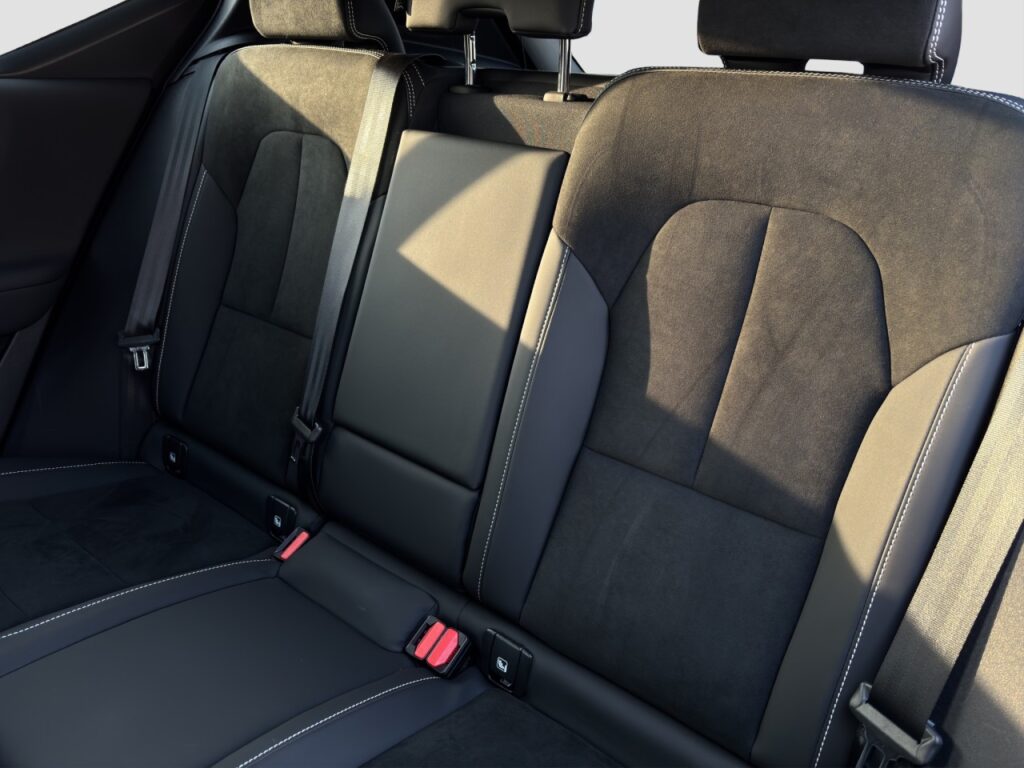 Volvo XC40 P8 Plus Twin Pure Electric AWD/Navi/AHK/GJR – Bild 14