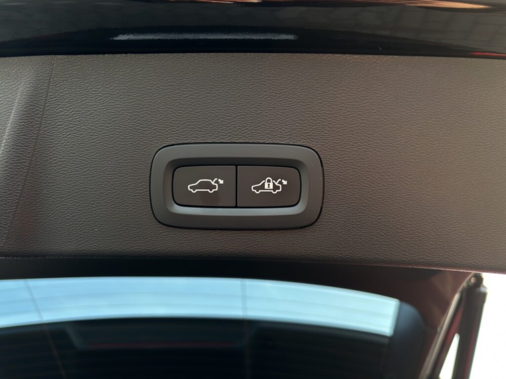 Volvo XC40 P8 Plus Twin Pure Electric AWD/Navi/AHK/GJR – Bild 17