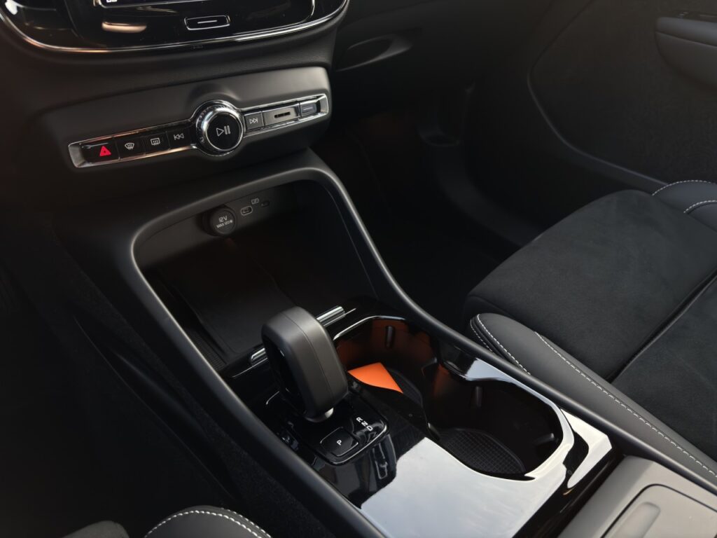 Volvo XC40 P8 Plus Twin Pure Electric AWD/Navi/AHK/GJR – Bild 21