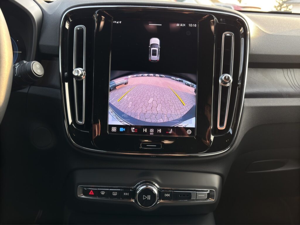 Volvo XC40 P8 Plus Twin Pure Electric AWD/Navi/AHK/GJR – Bild 22