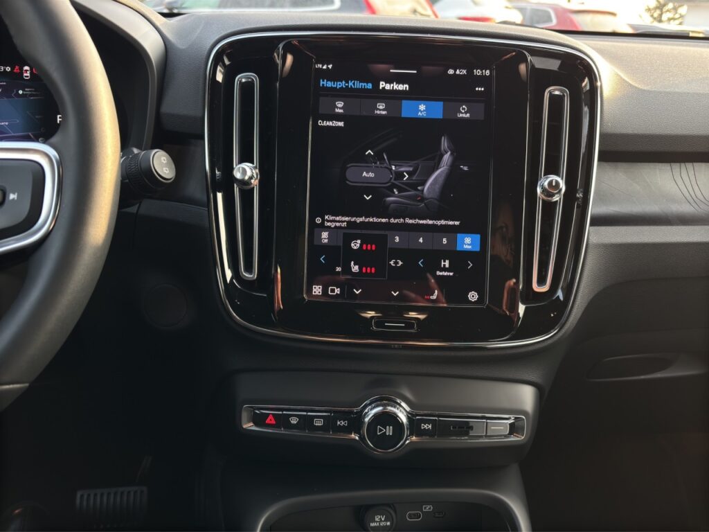 Volvo XC40 P8 Plus Twin Pure Electric AWD/Navi/AHK/GJR – Bild 23