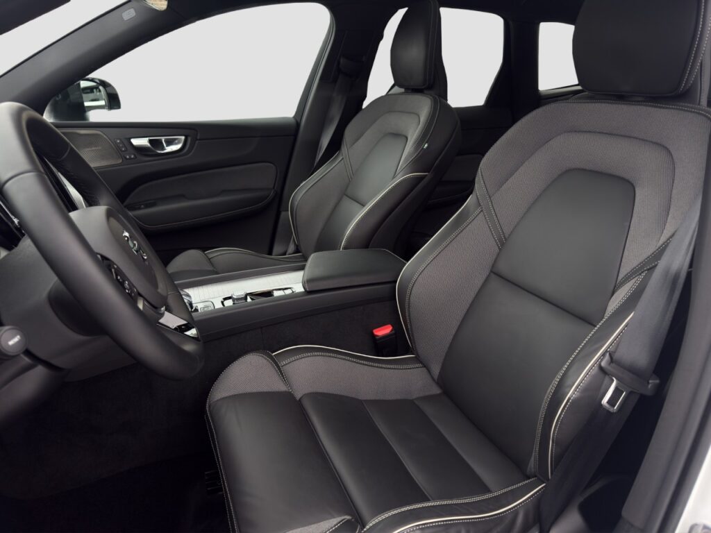 Volvo XC60 B5 AWD Plus Dark/el.Sitze/LHZ/360Kam/Pano – Bild 13