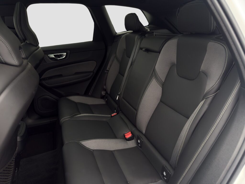 Volvo XC60 B5 AWD Plus Dark/el.Sitze/LHZ/360Kam/Pano – Bild 14