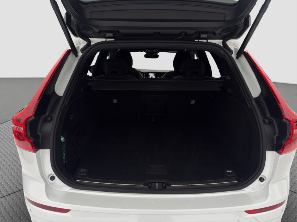 Volvo XC60 B5 AWD Plus Dark/el.Sitze/LHZ/360Kam/Pano – Bild 16