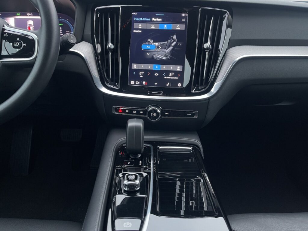 Volvo V60 T6 Twin Engine Plus Dark Plug-In Hybrid/KAM – Bild 11