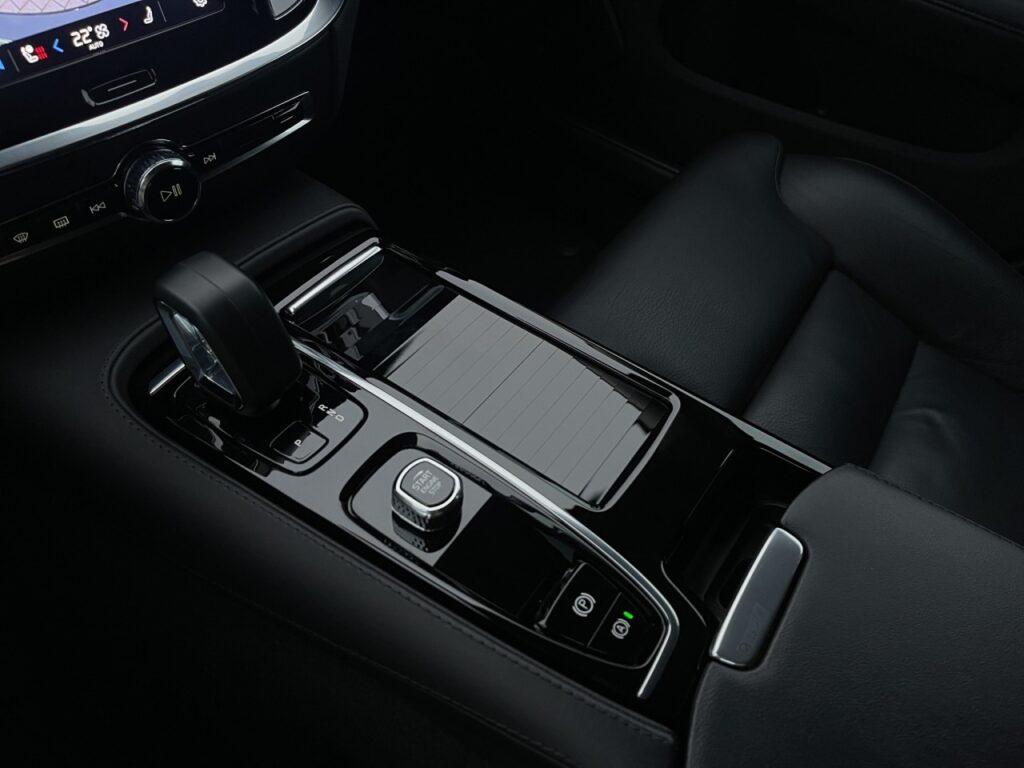 Volvo V60 T6 Twin Engine Plus Dark Plug-In Hybrid/KAM – Bild 20