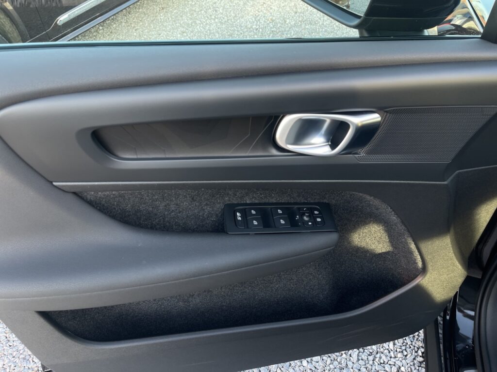 Volvo C40 Twin Electric Plus AWD/Navi/LED/Kam/Pano/GJR – Bild 11