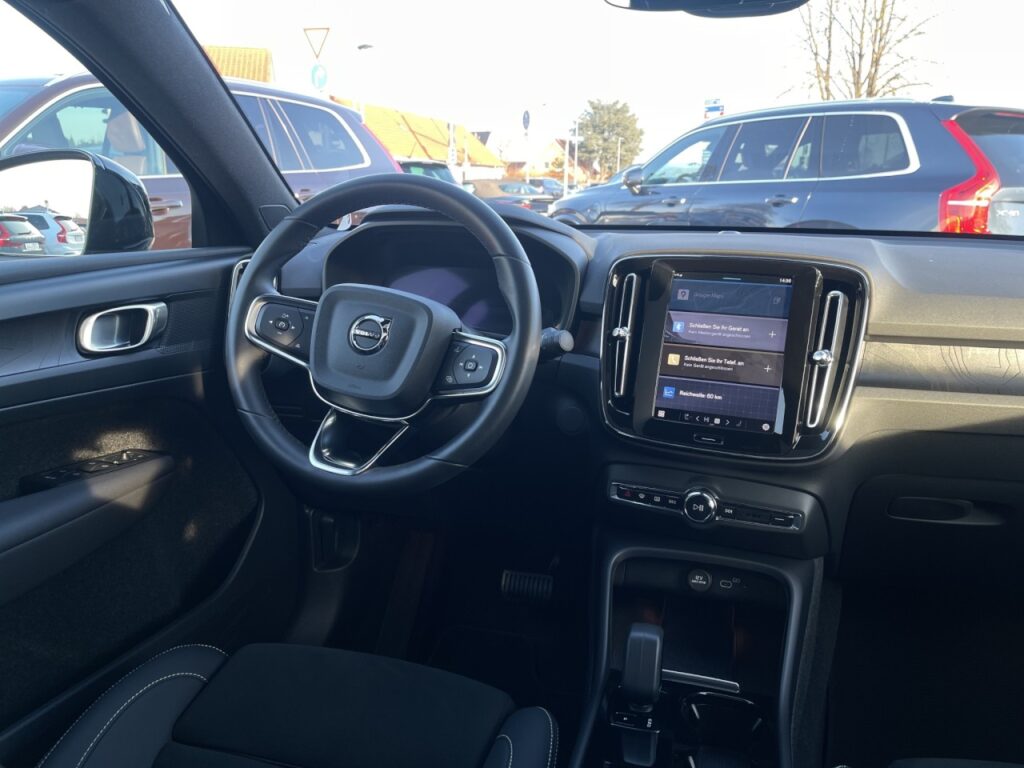 Volvo C40 Twin Electric Plus AWD/Navi/LED/Kam/Pano/GJR – Bild 21