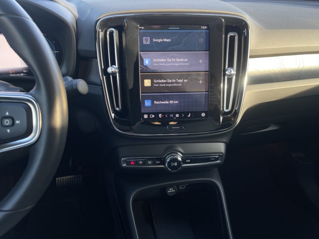 Volvo C40 Twin Electric Plus AWD/Navi/LED/Kam/Pano/GJR – Bild 8